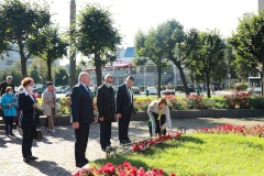 В День памяти жертв блокады ко всем мемориалам Кировского района возложили цветы