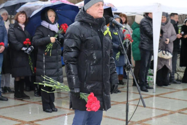 Торжественно-траурные мероприятия, посвященные Дню снятия блокады Ленинграда, прошли у мемориала "Рубеж"