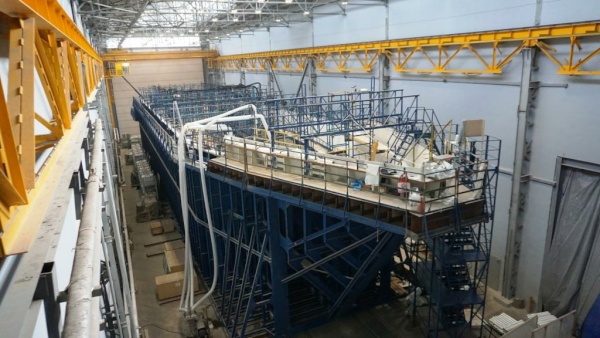 На Средне-Невском судостроительном заводе началась укладка композитной ткани в матрицу  корабля противоминной обороны