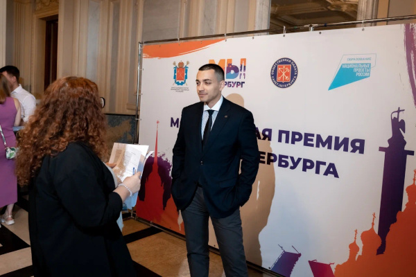 Врач-терапевт Антон Шарма получил Молодежную премию «В области общественной деятельности»