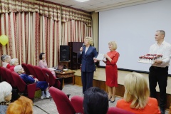 Наталья Чечина поздравила жителей Дома ветеранов войны и труда № 2 с Днем пожилых людей