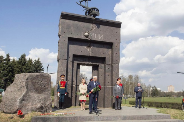 Торжественно-траурная церемония возложения цветов к памятнику «Жертвам радиационных аварий и катастроф»