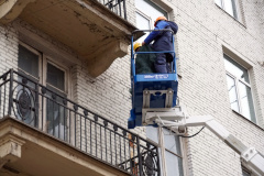 Для борьбы с сосульками в Приморском районе закупили автовышку