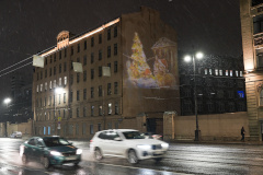 Световые проекции детских праздничных рисунков украсят фасады домов Петербурга
