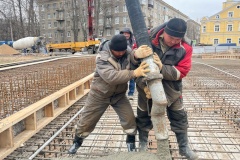 Началось бетонирование моста через Черную речку