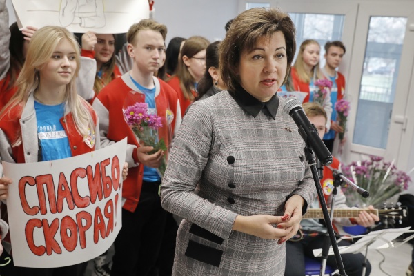 Врачей скорой поздравили с праздником