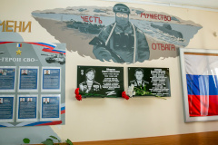 В Кронштадте возложили цветы к памятной доске Арнольду Борисову