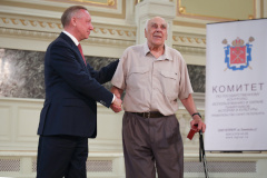 Александр Беглов вручил городские награды петербургским реставраторам