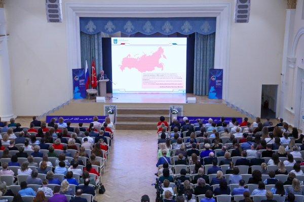 Губернатор Александр Беглов посетил открытую лекцию президента Национального исследовательского центра «Курчатовский институт» Михаила Ковальчука