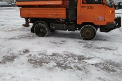 В связи с обильным снегопадом работы по уборке территории Невского района ведутся в круглосуточном режиме.