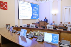 Александр Беглов: Впервые в своей истории к 1 июля Петербург заключил контракты на 80% закупок товаров и услуг для городских нужд