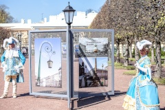 В Верхнем саду ГМЗ «Петергоф» открылась уличная фотовыставка «Преображение светом»