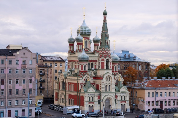 Богослужение в возрождаемом Покровском храме на Боровой улице