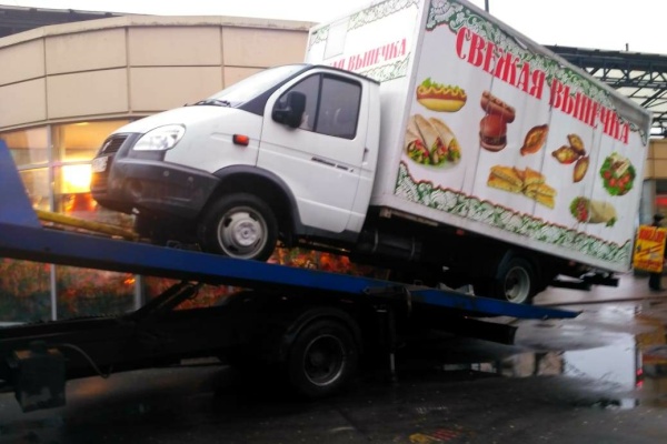 Незаконный торговый объект удалили с проспекта Ветеранов