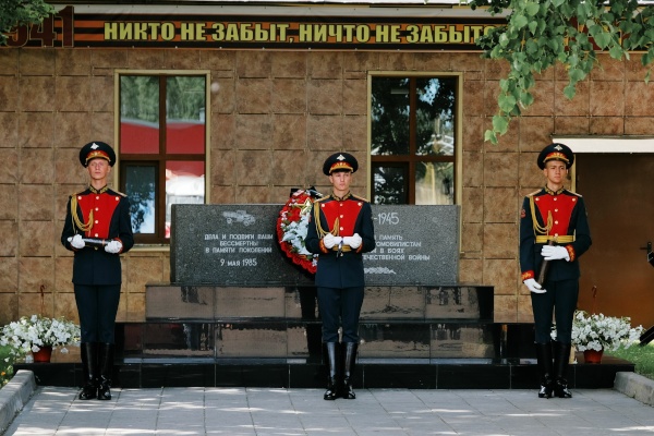 Закладка капсулы с посланием потомкам о подвигах работников автобусного транспорта