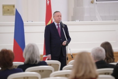 Александр Беглов вручил петербуржцам государственные награды