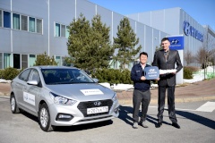 Завод Hyundai передал автомобиль Solaris баскетбольному клубу «Спартак»