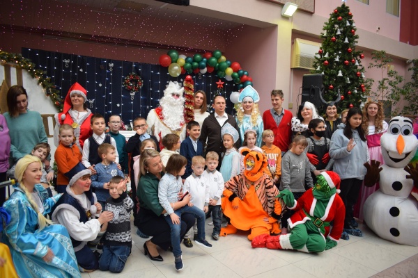 Вручение подарков в рамках акции "Елка добра"