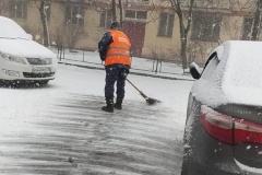 Московский район убирают от снега