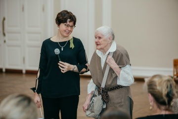 Литературно-музыкальную композицию ко Дню Ленинградской Победы организовали в школе Петроградского района