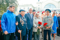 В День Ленинградского народного ополчения Александр Беглов возложил цветы к памятнику ополченцам у Балтийского вокзала