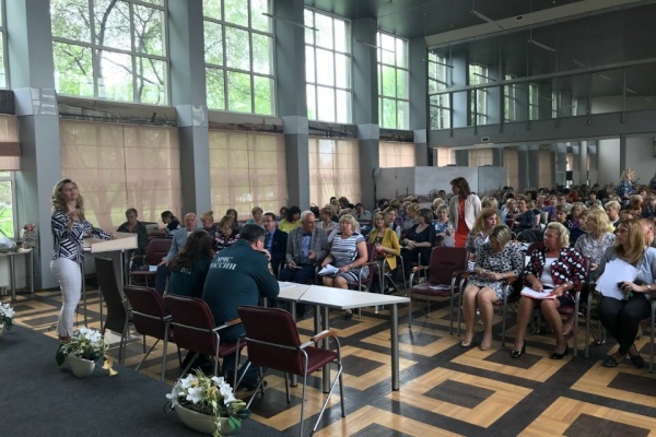 В отделе образования Фрунзенского района прошло совещание по вопросам безопасности при подготовке к новому учебному году