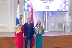 Воспитанницы ДШИ им. Стравинского Екатерина Межуева и Арина Смирнова удостоены премии Правительства Санкт‑Петербурга "Юные дарования"