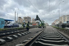 В Приморском районе продолжается ремонт трамвайных путей на улице Савушкина