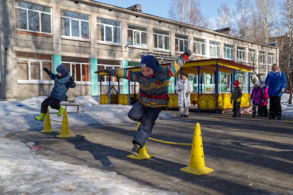 Воспитанники детского сада № 108 приняли участие в физкультурном мероприятии «Спортивные забавы»