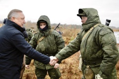 Губернатор посетил воинскую часть, где проходят подготовку мобилизованные из Петербурга