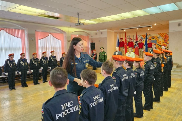 Торжественная церемония, посвященная присвоению учащимся 5 классов звания российского кадета в 118 школе