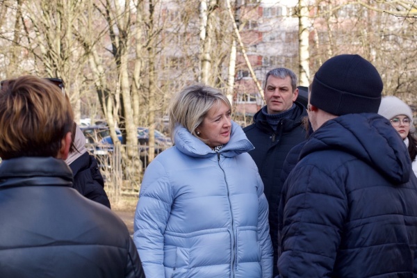 В Выборгском районе прошел рабочий обход одного из кварталов