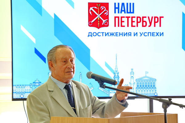 Обсуждение городского проекта «Серебряный возраст» в Доме Ветеранов