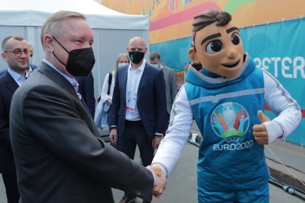 На Конюшенной площади открыта «Футбольная деревня» Евро-2020