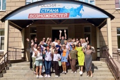 Педагоги из Мариуполя познакомились с лучшими простаранствами досуга в Красногвардейском районе