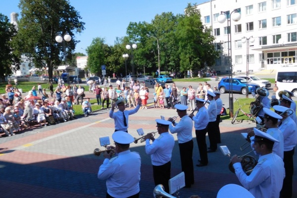 В День ВМФ над культурным центром «Каскад» гордо развевался Андреевский флаг