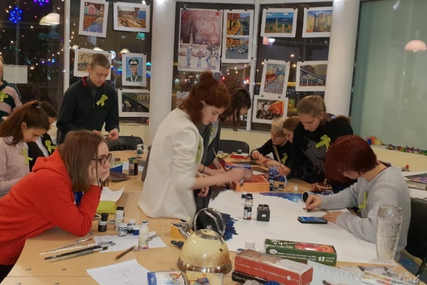 Воспитанники Дома молодежи Фрунзенского района создали памятную открытку с видом Санкт‑Петербурга