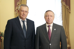 Петербург и Ленинградская область вместе развивают транспортную систему, помогают Донбассу и решают проблемы садоводов