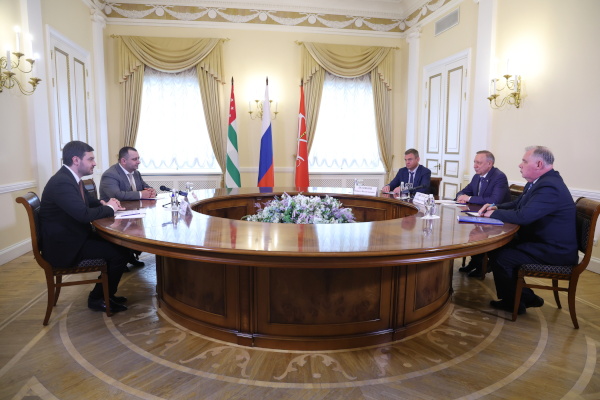 Встреча с почетным консулом Республики Абхазия в Санкт‑Петербурге Владимиром Бигвавой