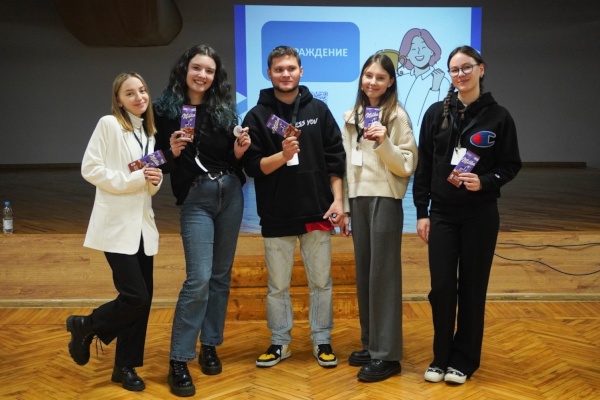 Центр «КОНТАКТ» провел десятый Чемпионат по дебатам среди несовершеннолетних и молодежи Санкт‑Петербурга «КОНТАКТ.ЧПД»