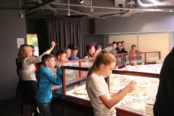 Воспитанники подшефного Комитету по инвестициям Детского дома при школе №46 посетили «Петровскую акваторию»