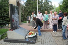 Представители старшего поколения почтили память павших в Ленинградской битве