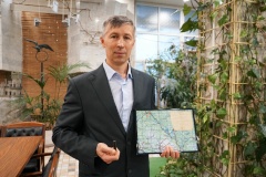 Передача смертного медальона родственникам павшего ополченца