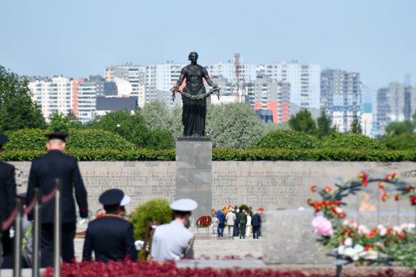 Делегация Общественной палаты Петербурга почтила память жертв Великой Отечественной войны