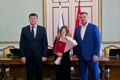 Жительница Пушкинского района получила документы на квартиру