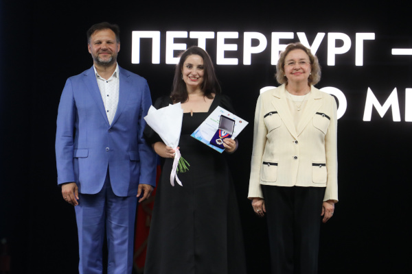 Юлия Баталыгина стала победителем Молодежной премии Санкт‑Петербурга за 2023 год «В области журналистики»