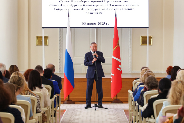Награждение сотрудников социальных учреждений города