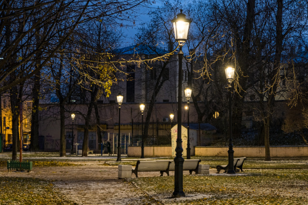 Матвеевский сад осветили 59 фонарей