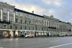 Два корпуса углового здания на Невском проспекте и канале Грибоедова, где раньше располагались Милютинские ряды, признаны памятником регионального значения