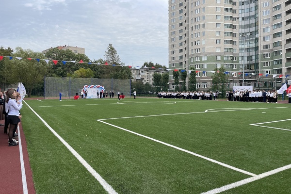 По поручению Александра Беглова отремонтирован школьный стадион в Московском районе